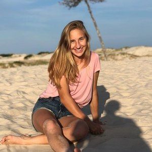 Meet your Posher, Lina